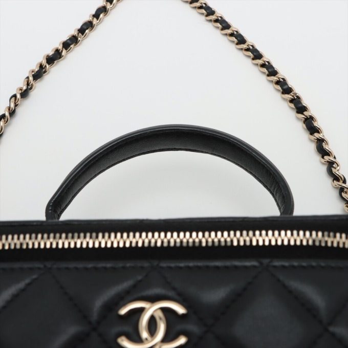 CHANEL Black Matelasse Lambskin Chain Shoulder Bag - Gold Metal - Image 6