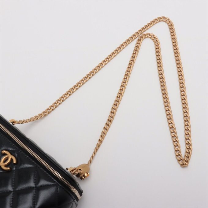 CHANEL Lambskin Chain Shoulder Bag Black Gold Metal Fitt - Image 5