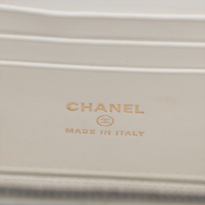 CHANEL White Gold Caviar Handbag Vanity 31st - Image 10