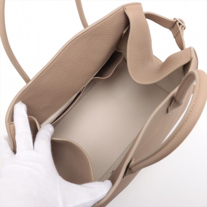 THE ROW Soft Margaux 15 Leather Tote Bag in Beige - Image 7