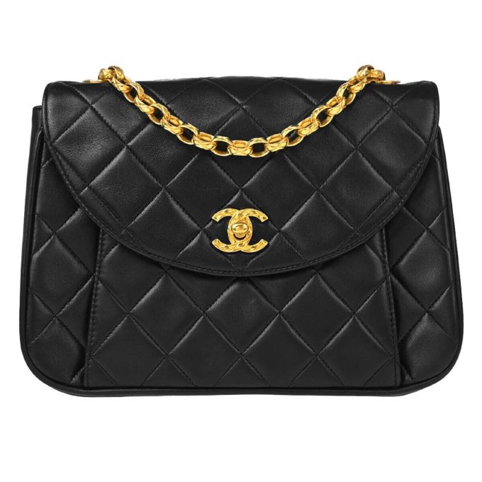 CHANEL Black Lambskin Chain Shoulder Bag 114671