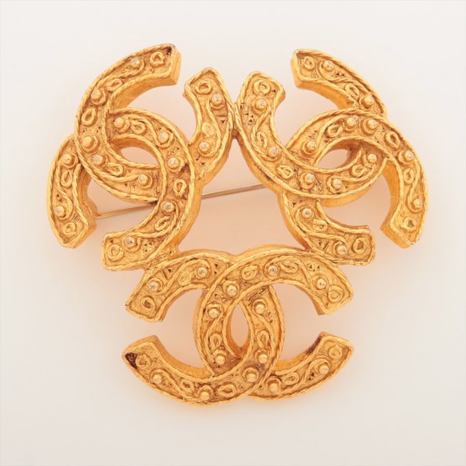 CHANEL Triple Coco 94A Brooch Gold Tone Fashion Pin