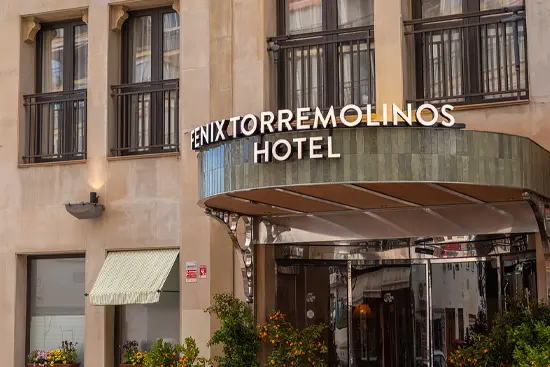 Instalación del sistema eléctrico e iluminación del Hotel Fénix