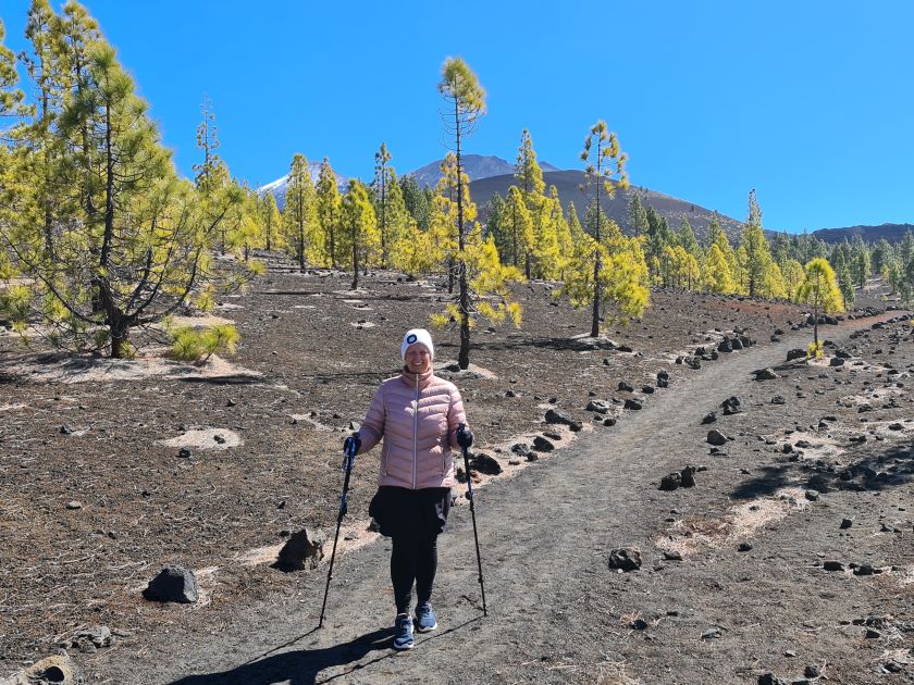 Vilde vulkaner i skyernes top. På vej op til Samara Vulkan krater.