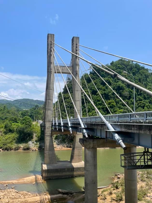 Dakrong Bridge