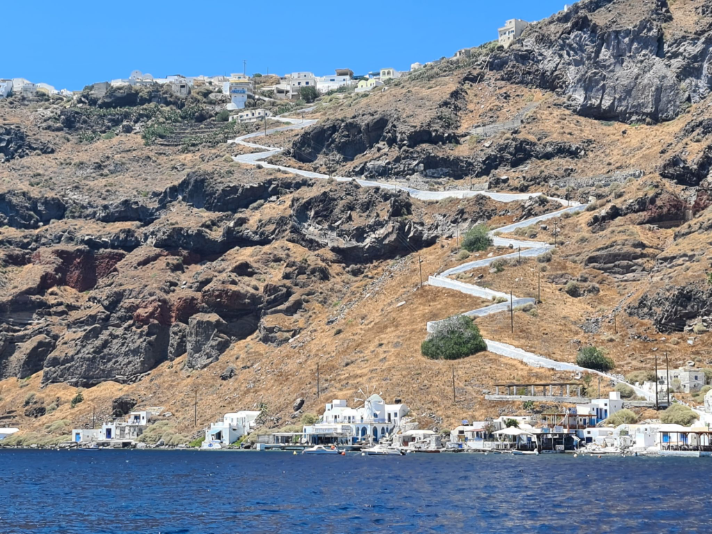 Sejltur i et vulkansk krater. Santorini. Thirasia.