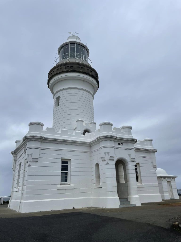Byron Bay. Målet for gåturen. Det hvide fyrtårn.
