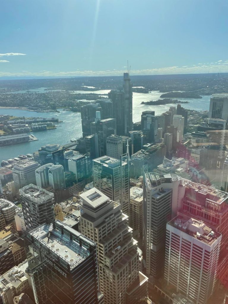 Restauranten i Sydney Tower. Vild udsigt over havnen