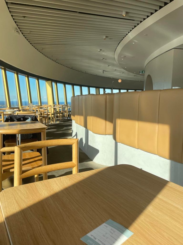 Restauranten i Sydney Tower. Vild udsigt.