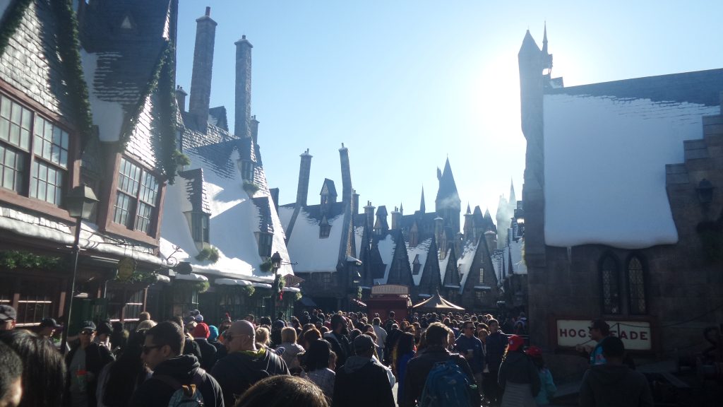 Hogsmead med sne på tagene. Universal Studios Orlando