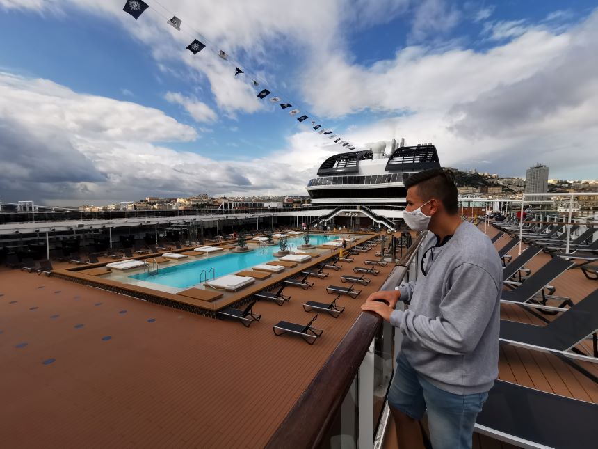 MSC Grandiosa i billeder. Christoffer på pooldækket