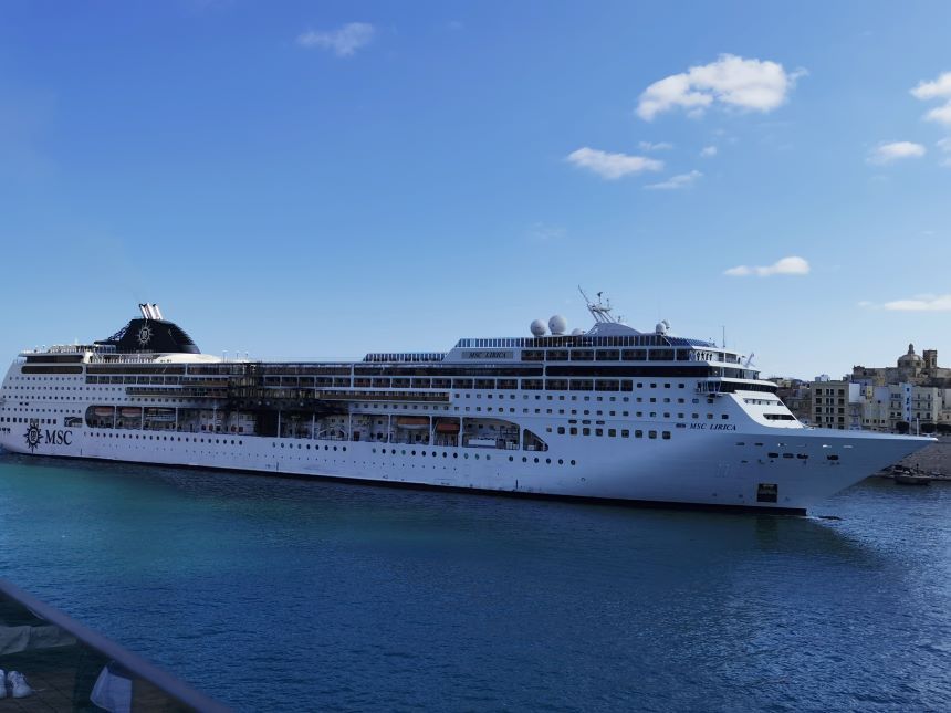 MSC Lirica i Valletta. Vi så den efter branden i 2021.