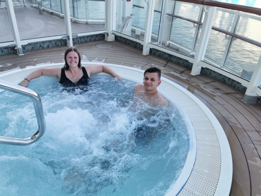 MSC Seaview i billeder. Ungerne (Kathrine og Christoffer) i boblebad