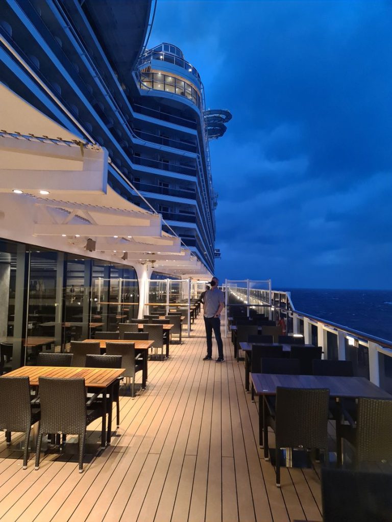 MSC Seaview i billeder. Søren går en aftentur på dækket