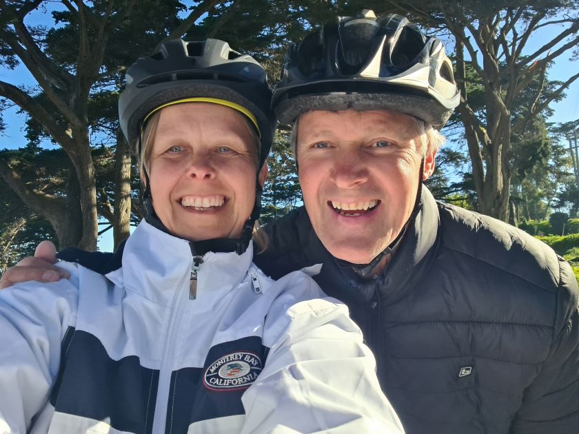 Søren og Henriette på cykel over Golden Gate Bridge. 