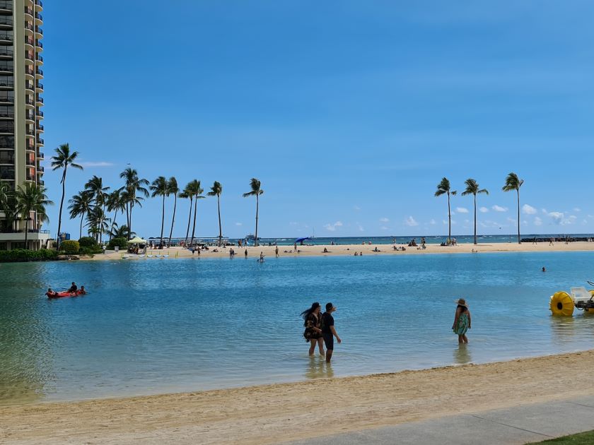 Lagunen ved den vestlige ende af Waikiki. Honolulu og Pearl Harbor