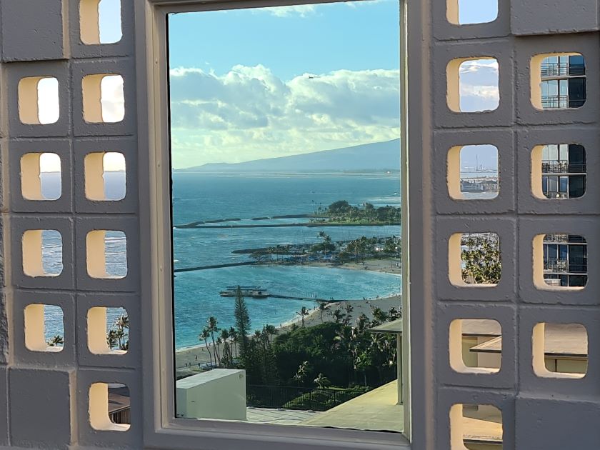 Udsigt fra hotellets tag mod Waikiki Beach