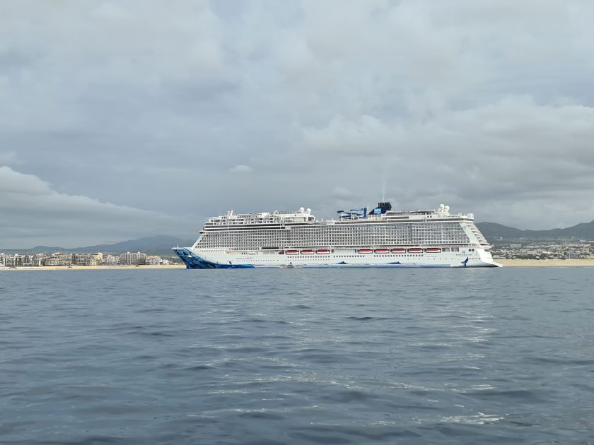 Cabo San Lucas. Norwegian Bliss ligger for anker i bugten