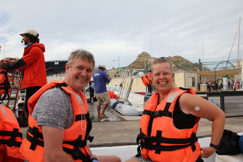 Cabo San Lucas. Redningsveste på. Henriette og Søren i Zodiac´en