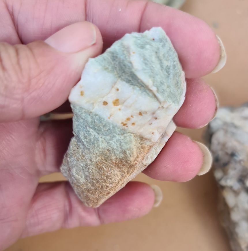 Rejseblog. Vera Playa, Almeria, Spanien – Vores hverdag under solen. Billeder af sten med mineraler