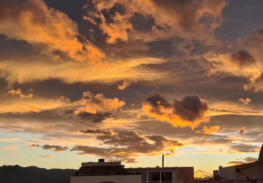 Rejseblog. Vera Playa, Almeria, Spanien – Vores hverdag under solen. Ild i himmelen. Farvedt solnedgang