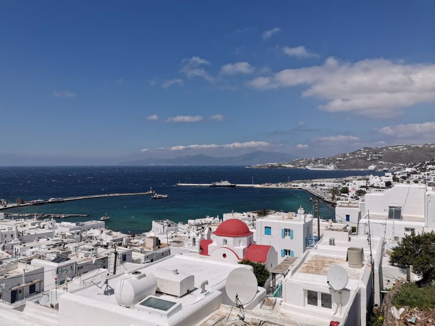 Udsigt fra Møllebakken over Mykonos by