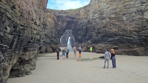 Playa de las Catedrales. Blik gennem alle 3 buer i katedralen