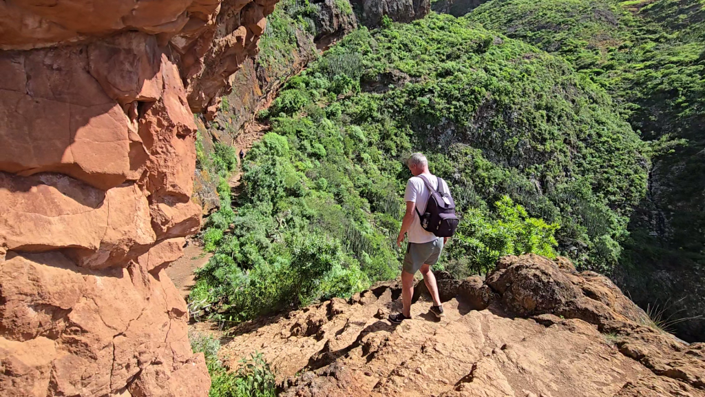 Vandring til Chinamada, Tenerife. Selvom man er på vej op, er der passager, hvor det går kraftigt ned