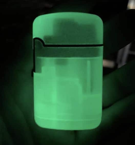 Glow in the dark lighter – Green