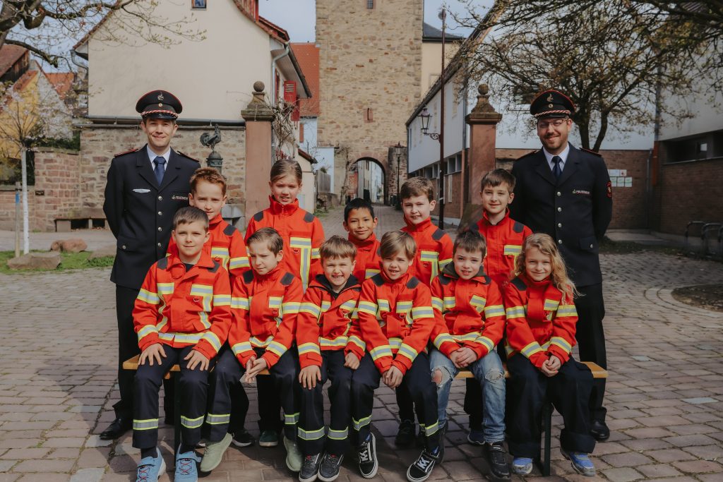 Gruppenfoto der Kinderfeuerwehr im Frühling 2026