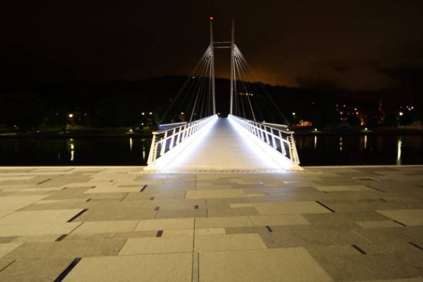 Ypsalon bro med LED kabler.