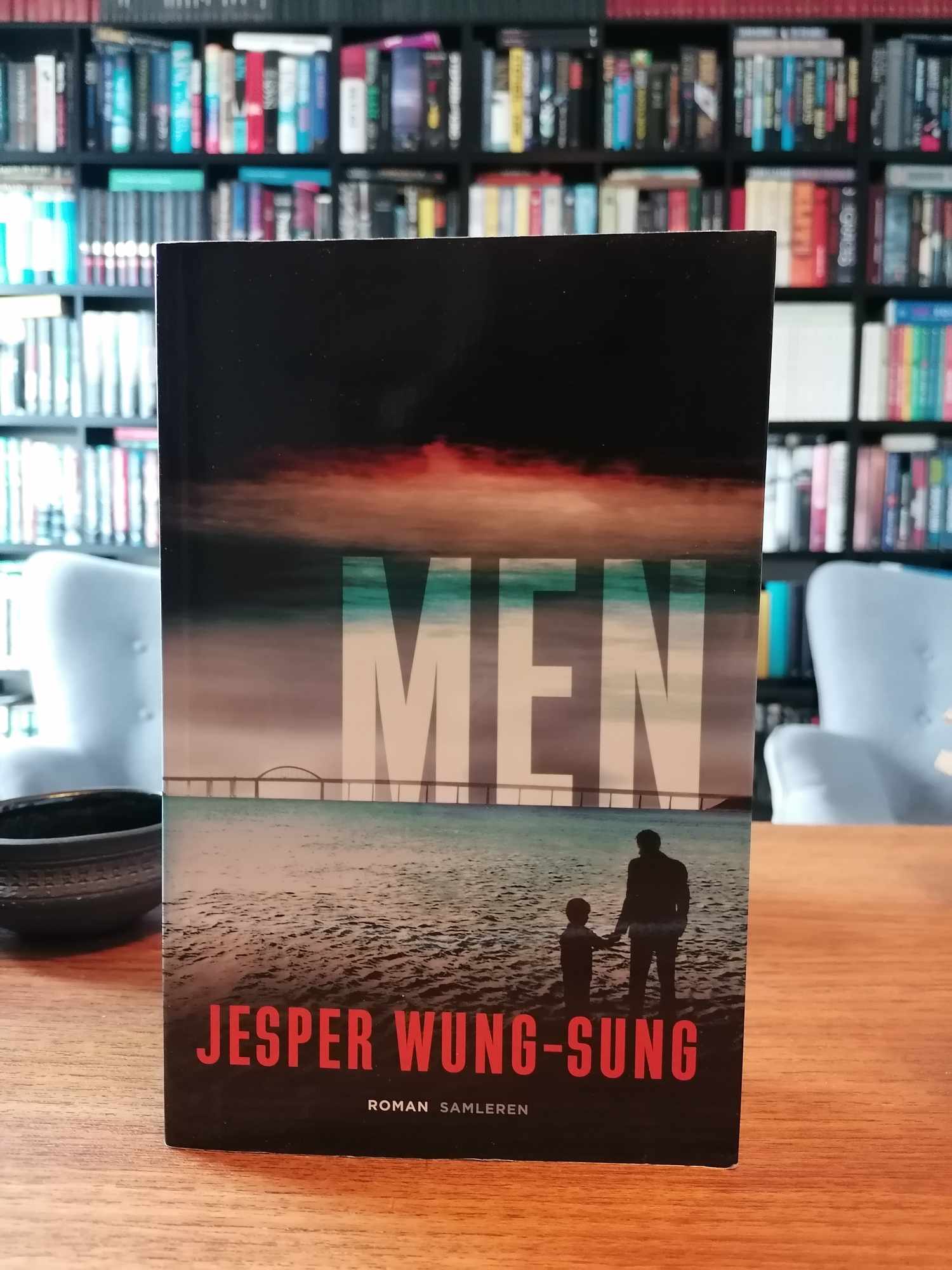 "Men" af Jesper Wung-Sung