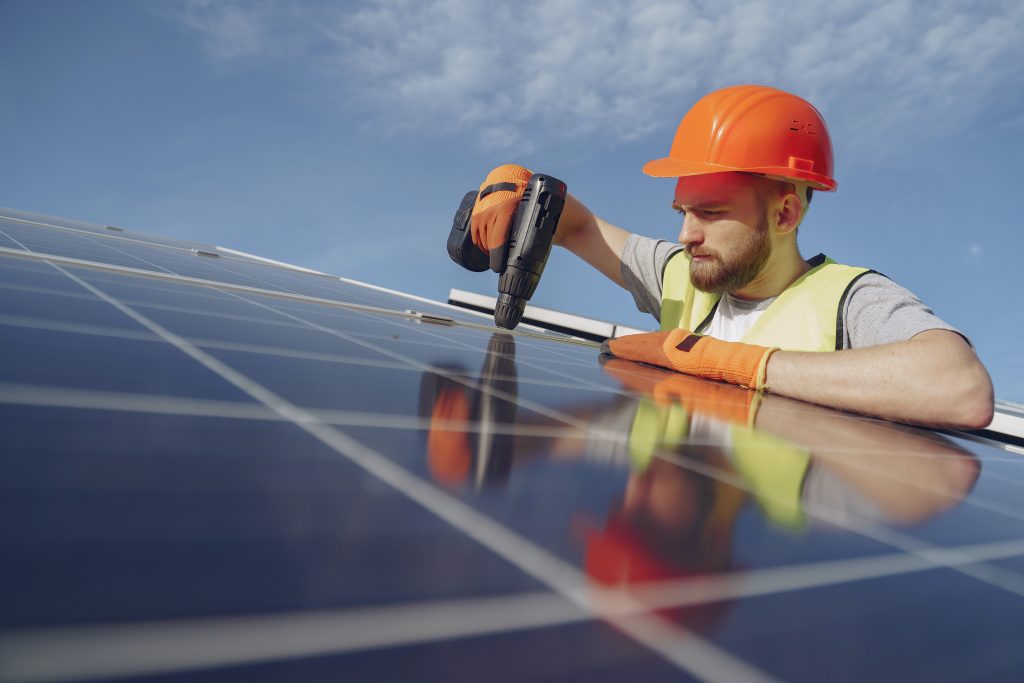 Hvor Mye Tjener En Elektriker I Aret