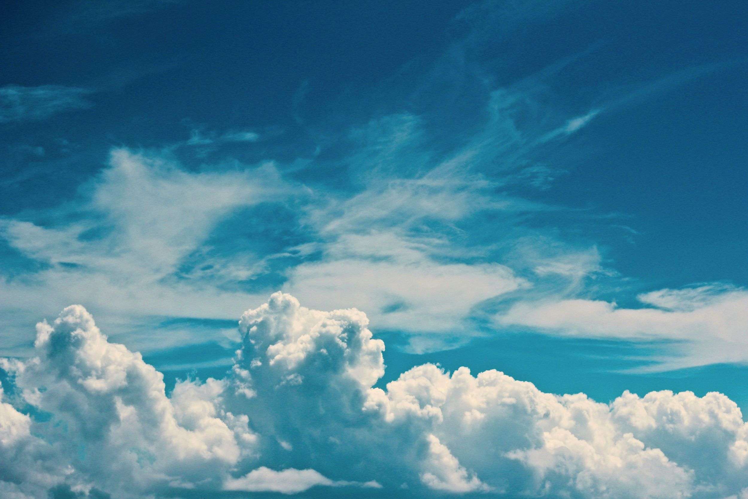 « C’est dans les ciels bleus qu’éclatent les orages. »