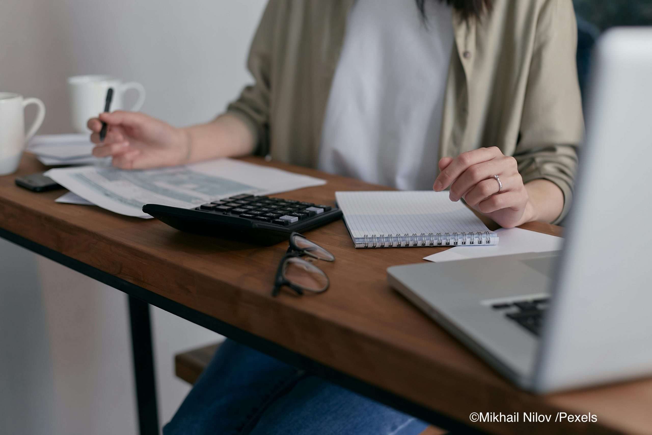 Wat is het verschil tussen afhankelijk en onafhankelijk advies?