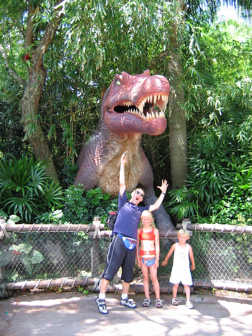 En våd familie efter Jurassic Park River Adventure I 2004