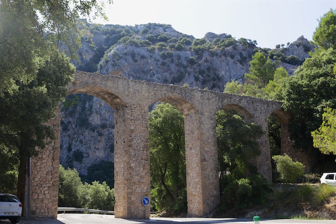 En gammel viadukt ved afkørslen mod Sa Calobra