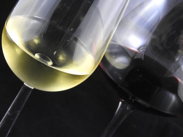 TOP 5 WHITE WINES IN THE LOW–MEDIUM PRICE RANGE