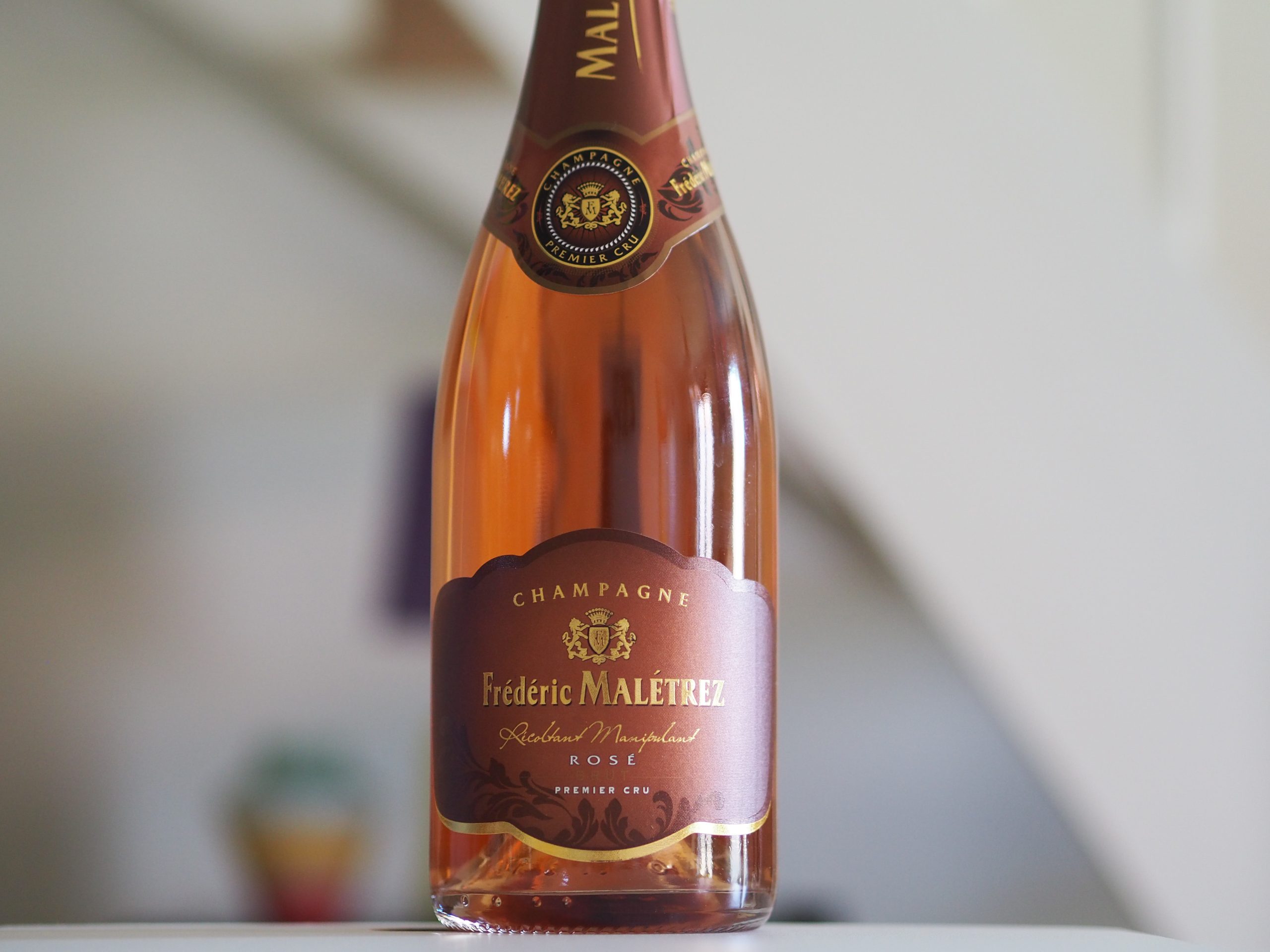FESTLIG ROSÉ-CHAMPAGNE IMPONERER