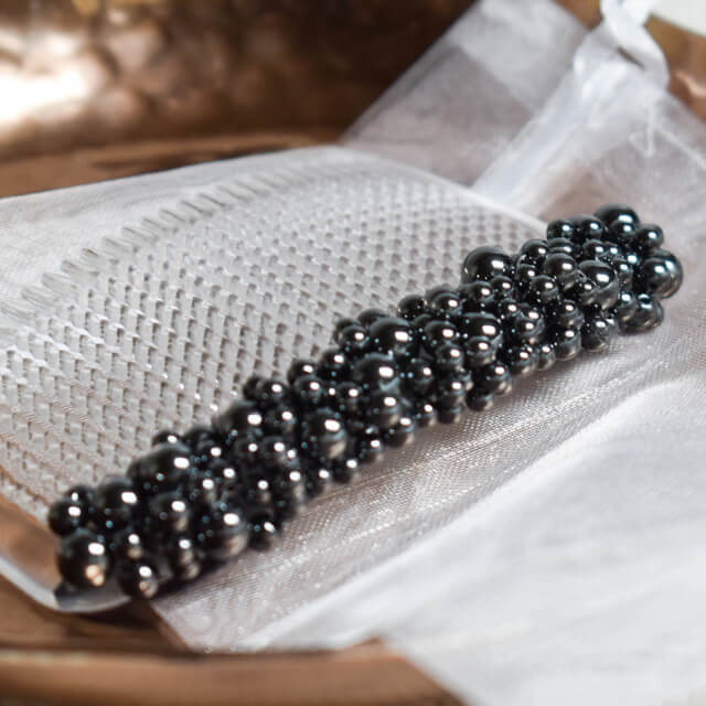 Produktbild von Hämatit-Perlen Für Schmuckherstellung – Kleine Quadratische Steinchen, 3x3 Mm, 38,1 Cm Strang, Natürlicher Schwarzer Edelstein
