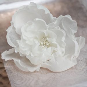 PEONY - Seidenblumen Haarkamm Ivory