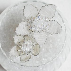 FLEUR - Perlenblumen Haarnadel Set Weiß