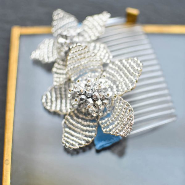 FLEUR - Haarkamm mit Perlenblumen groß Silber – Bild 5