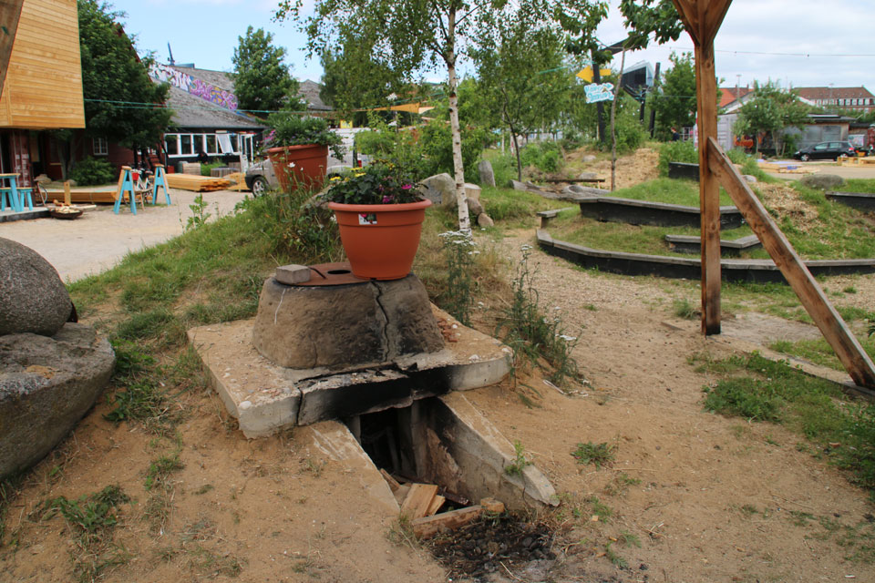 Самодельная печь в парке Зеленый Клин
