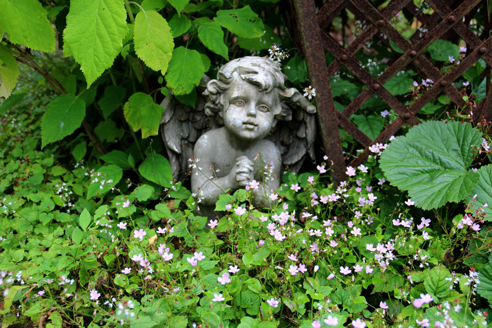 Античный декор в саду в стиле Ренессанс