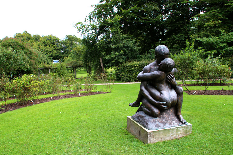 Скульптура Влюбленная пара / Elskende par, которую сделал принц Хенрик