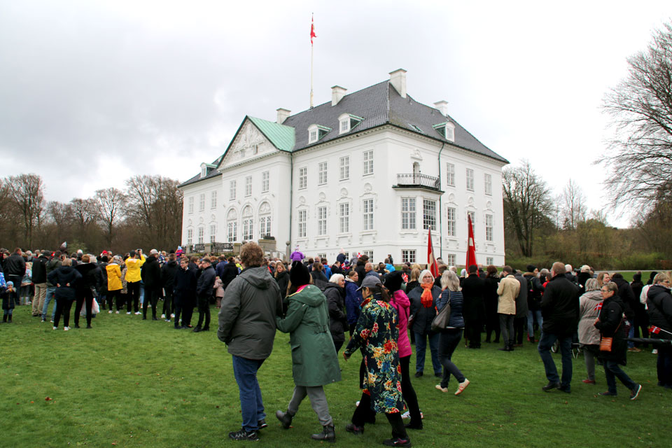 Жители Орхуса и туристы прибыли в королевский парк 