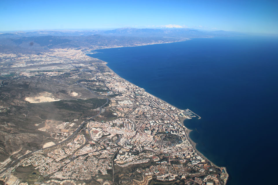Побережье Средиземного моря Коста-дель-Соль. Вид с самолета. Фото 12 фев. 2018