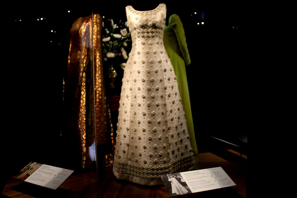 Цветочный гардероб королевы Маргрете II - Платье с жемчужными цветами