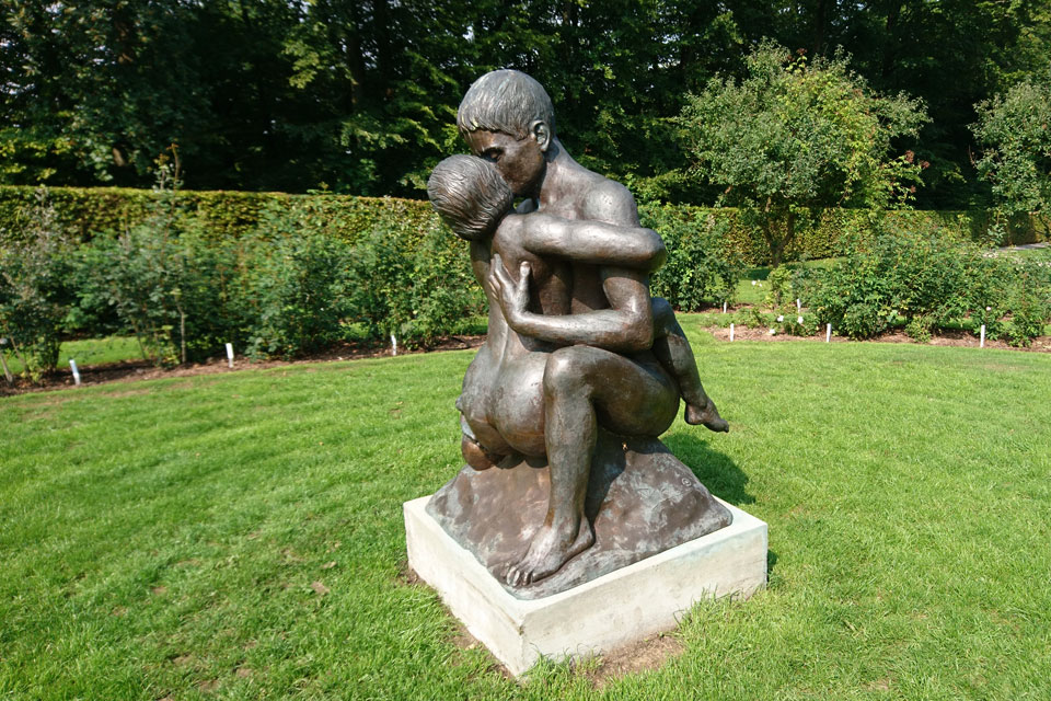 скульптура Влюбленная пара / Elskede par, выполненная принцем Хенриком